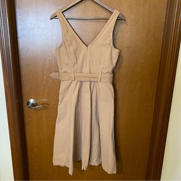 Canvas V-Neck Dress | Banana Republic. Size 8 - Picture 3 of 7